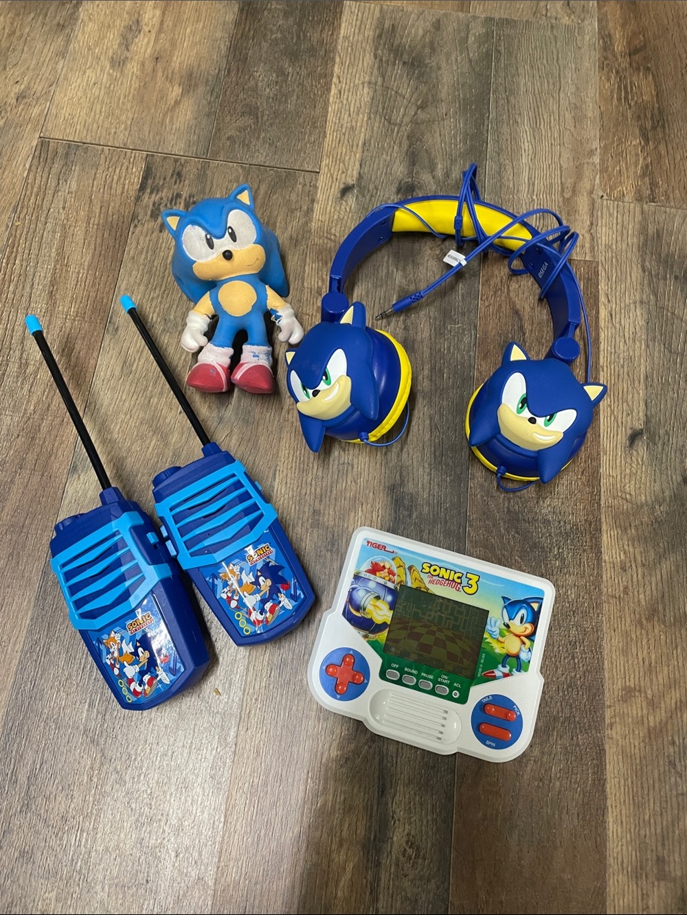 Sonic Blue Kids Headphones & Gaming Bundle by Sega